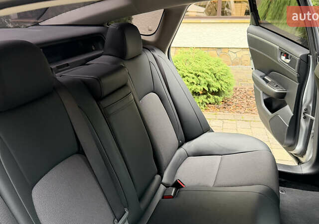 Сірий Хонда Клериті, об'ємом двигуна 1.5 л та пробігом 67 тис. км за 19000 $, фото 43 на Automoto.ua