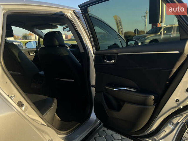 Сірий Хонда Клериті, об'ємом двигуна 1.5 л та пробігом 208 тис. км за 17200 $, фото 26 на Automoto.ua