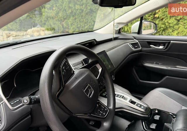 Сірий Хонда Клериті, об'ємом двигуна 1.5 л та пробігом 67 тис. км за 19000 $, фото 34 на Automoto.ua