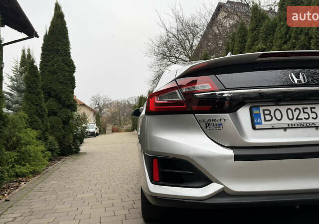 Сірий Хонда Клериті, об'ємом двигуна 1.5 л та пробігом 67 тис. км за 19000 $, фото 23 на Automoto.ua