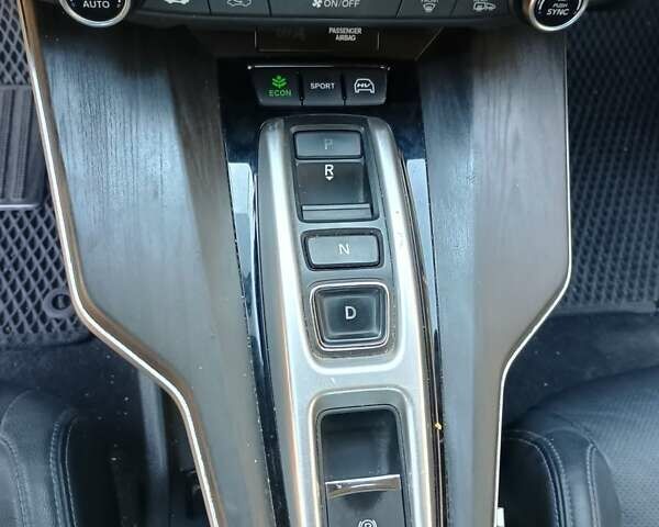 Серый Хонда Клерити, объемом двигателя 1.5 л и пробегом 200 тыс. км за 17800 $, фото 5 на Automoto.ua