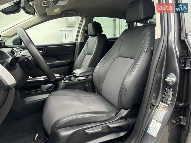 Серый Хонда Клерити, объемом двигателя 1.5 л и пробегом 106 тыс. км за 16990 $, фото 7 на Automoto.ua