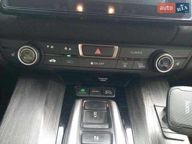 Сірий Хонда Клериті, об'ємом двигуна 1.5 л та пробігом 130 тис. км за 19800 $, фото 28 на Automoto.ua