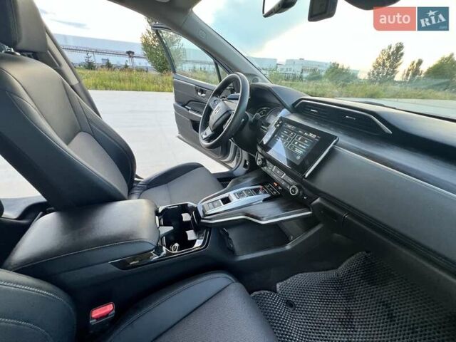 Серый Хонда Клерити, объемом двигателя 1.5 л и пробегом 62 тыс. км за 18900 $, фото 23 на Automoto.ua