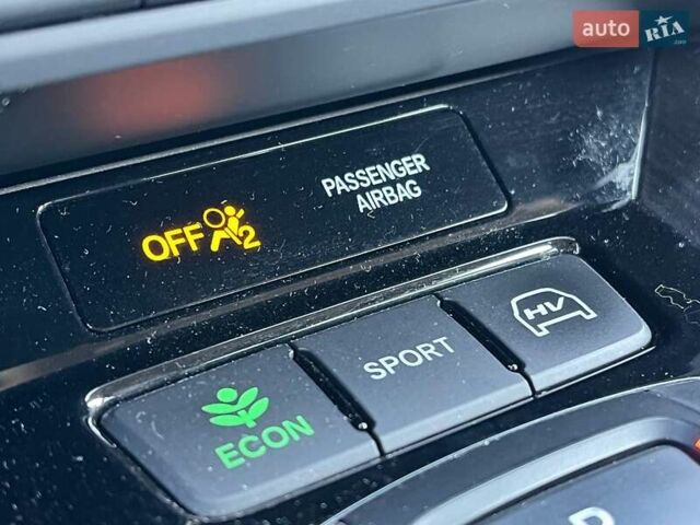 Серый Хонда Клерити, объемом двигателя 1.5 л и пробегом 106 тыс. км за 16490 $, фото 27 на Automoto.ua