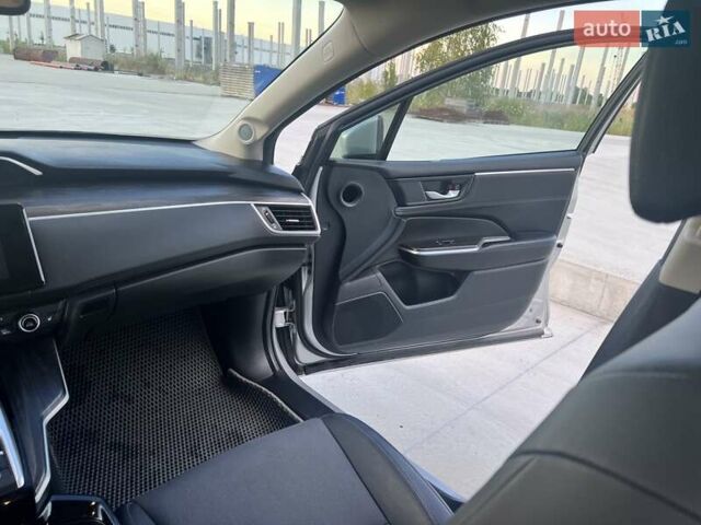 Серый Хонда Клерити, объемом двигателя 1.5 л и пробегом 62 тыс. км за 18900 $, фото 19 на Automoto.ua