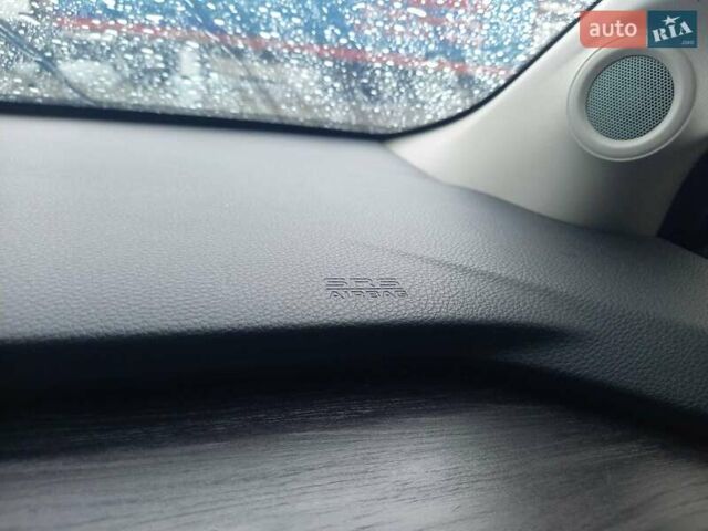 Сірий Хонда Клериті, об'ємом двигуна 1.5 л та пробігом 130 тис. км за 19800 $, фото 30 на Automoto.ua