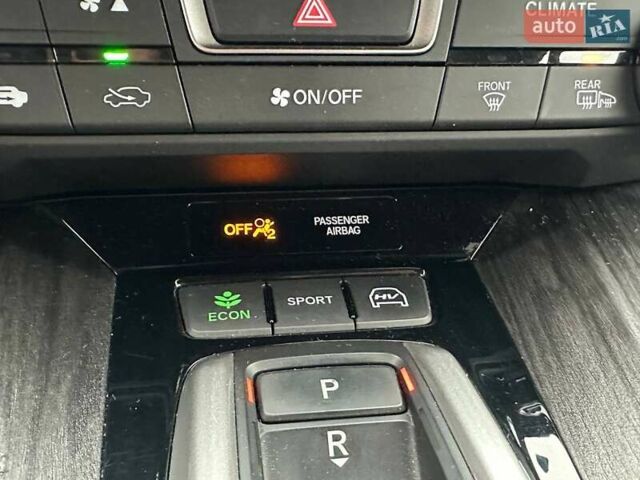 Серый Хонда Клерити, объемом двигателя 1.5 л и пробегом 106 тыс. км за 16990 $, фото 20 на Automoto.ua