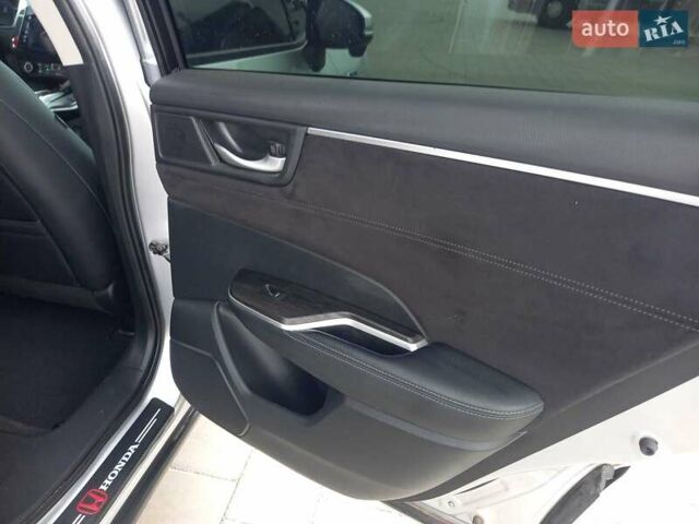 Сірий Хонда Клериті, об'ємом двигуна 1.5 л та пробігом 130 тис. км за 19800 $, фото 15 на Automoto.ua