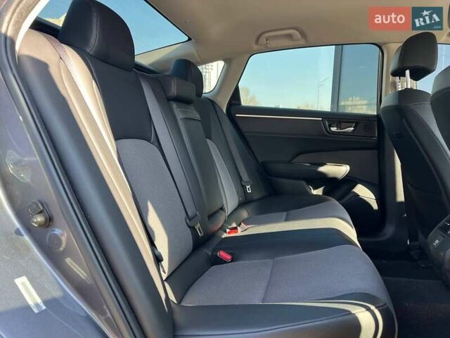 Серый Хонда Клерити, объемом двигателя 1.5 л и пробегом 106 тыс. км за 16490 $, фото 11 на Automoto.ua