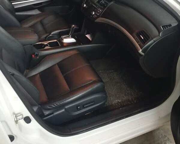 Белый Хонда Кросстур, объемом двигателя 2.4 л и пробегом 204 тыс. км за 11100 $, фото 20 на Automoto.ua