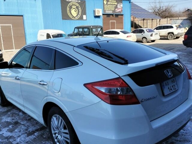 Білий Хонда Кросстур, об'ємом двигуна 2.4 л та пробігом 208 тис. км за 11600 $, фото 4 на Automoto.ua