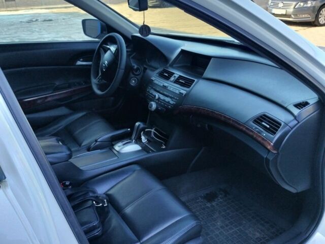 Білий Хонда Кросстур, об'ємом двигуна 2.4 л та пробігом 208 тис. км за 11600 $, фото 7 на Automoto.ua