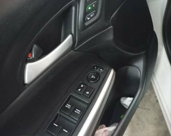 Белый Хонда Кросстур, объемом двигателя 2.4 л и пробегом 204 тыс. км за 11100 $, фото 13 на Automoto.ua