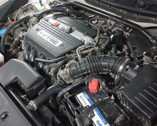 Белый Хонда Кросстур, объемом двигателя 2.4 л и пробегом 204 тыс. км за 11100 $, фото 7 на Automoto.ua