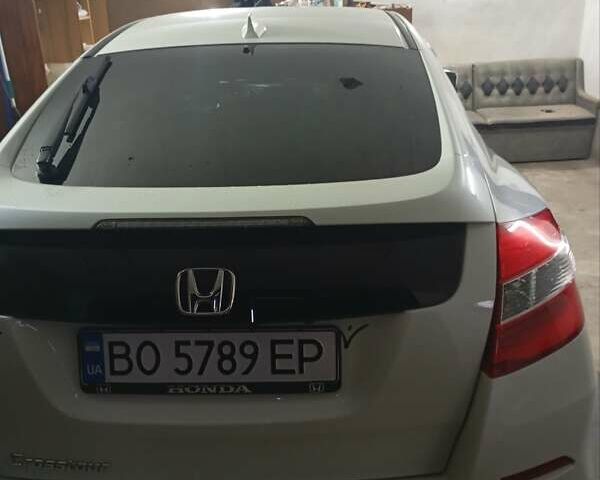 Белый Хонда Кросстур, объемом двигателя 2.4 л и пробегом 204 тыс. км за 11100 $, фото 2 на Automoto.ua