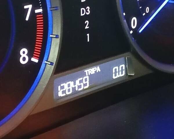 Белый Хонда Кросстур, объемом двигателя 2.4 л и пробегом 204 тыс. км за 11100 $, фото 3 на Automoto.ua