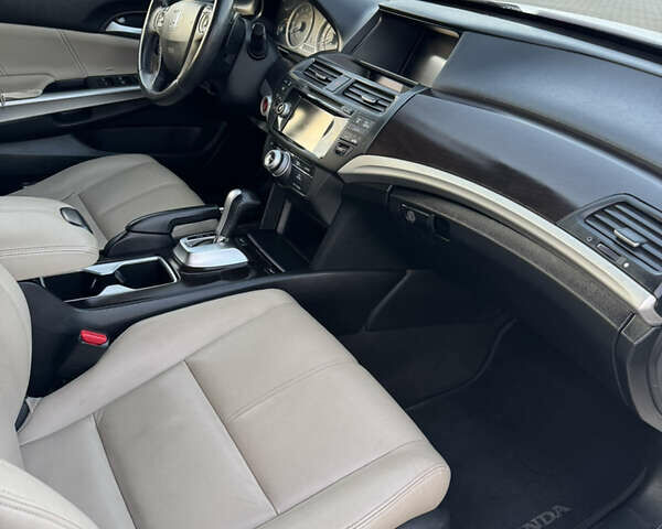 Білий Хонда Кросстур, об'ємом двигуна 3.47 л та пробігом 198 тис. км за 12800 $, фото 16 на Automoto.ua