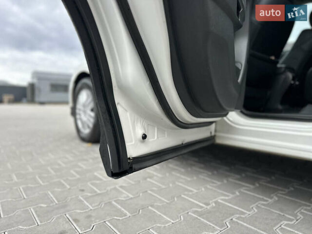 Білий Хонда Кросстур, об'ємом двигуна 2.35 л та пробігом 294 тис. км за 12950 $, фото 72 на Automoto.ua