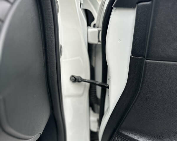 Білий Хонда Кросстур, об'ємом двигуна 2.35 л та пробігом 294 тис. км за 12950 $, фото 98 на Automoto.ua