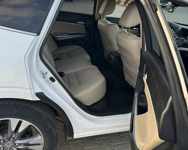 Білий Хонда Кросстур, об'ємом двигуна 3.47 л та пробігом 198 тис. км за 12800 $, фото 11 на Automoto.ua