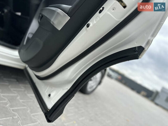 Білий Хонда Кросстур, об'ємом двигуна 2.35 л та пробігом 294 тис. км за 12950 $, фото 84 на Automoto.ua