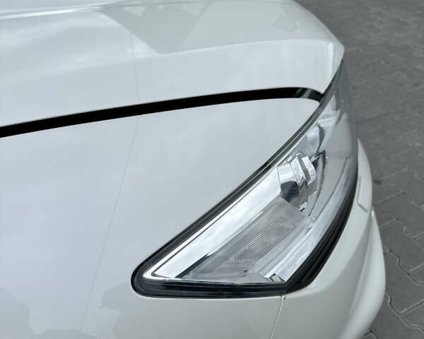 Білий Хонда Кросстур, об'ємом двигуна 2.35 л та пробігом 294 тис. км за 12950 $, фото 101 на Automoto.ua