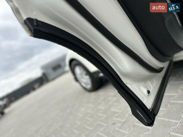 Білий Хонда Кросстур, об'ємом двигуна 2.35 л та пробігом 294 тис. км за 12950 $, фото 71 на Automoto.ua
