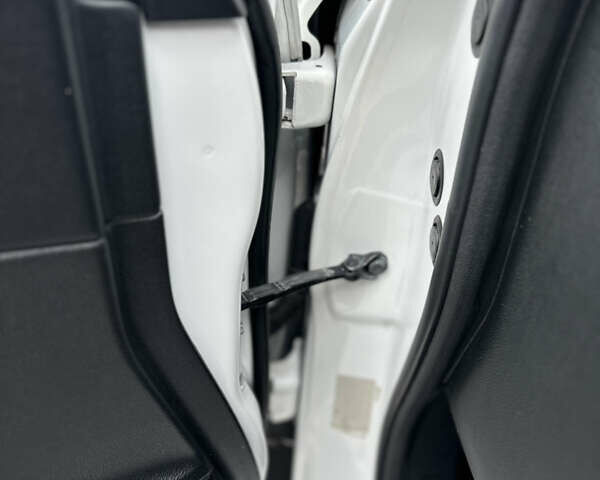 Білий Хонда Кросстур, об'ємом двигуна 2.35 л та пробігом 294 тис. км за 12950 $, фото 67 на Automoto.ua