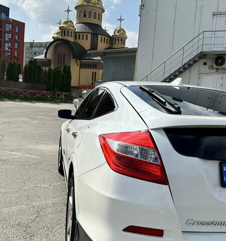 Белый Хонда Кросстур, объемом двигателя 2.4 л и пробегом 340 тыс. км за 12300 $, фото 9 на Automoto.ua