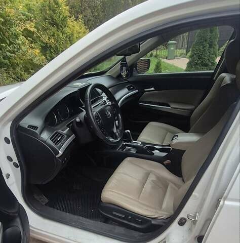 Белый Хонда Кросстур, объемом двигателя 2.4 л и пробегом 360 тыс. км за 13200 $, фото 1 на Automoto.ua