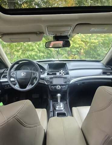 Белый Хонда Кросстур, объемом двигателя 2.4 л и пробегом 360 тыс. км за 13200 $, фото 3 на Automoto.ua