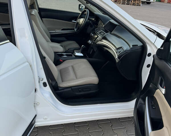 Білий Хонда Кросстур, об'ємом двигуна 3.47 л та пробігом 198 тис. км за 12800 $, фото 10 на Automoto.ua