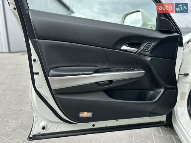 Білий Хонда Кросстур, об'ємом двигуна 2.35 л та пробігом 294 тис. км за 12950 $, фото 52 на Automoto.ua