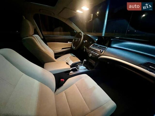 Білий Хонда Кросстур, об'ємом двигуна 2.4 л та пробігом 147 тис. км за 14000 $, фото 9 на Automoto.ua