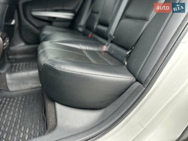 Білий Хонда Кросстур, об'ємом двигуна 2.35 л та пробігом 294 тис. км за 12950 $, фото 73 на Automoto.ua