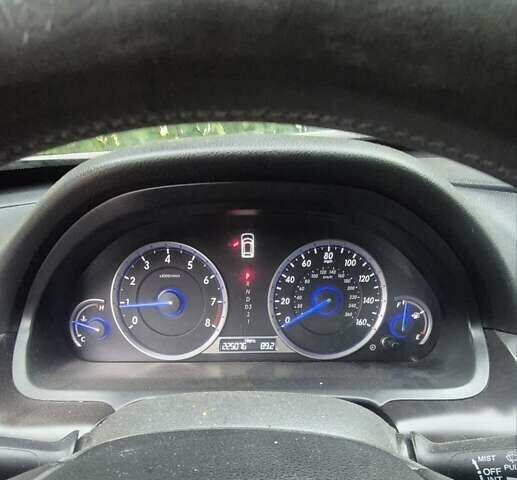 Белый Хонда Кросстур, объемом двигателя 2.4 л и пробегом 360 тыс. км за 13200 $, фото 4 на Automoto.ua