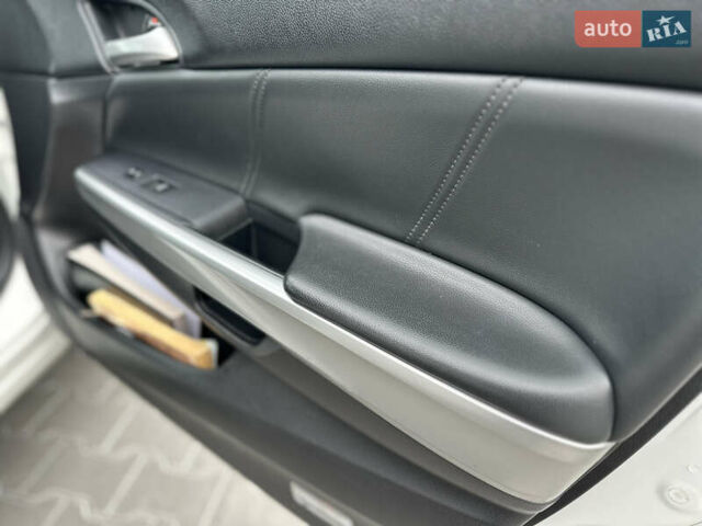 Білий Хонда Кросстур, об'ємом двигуна 2.35 л та пробігом 294 тис. км за 12950 $, фото 100 на Automoto.ua