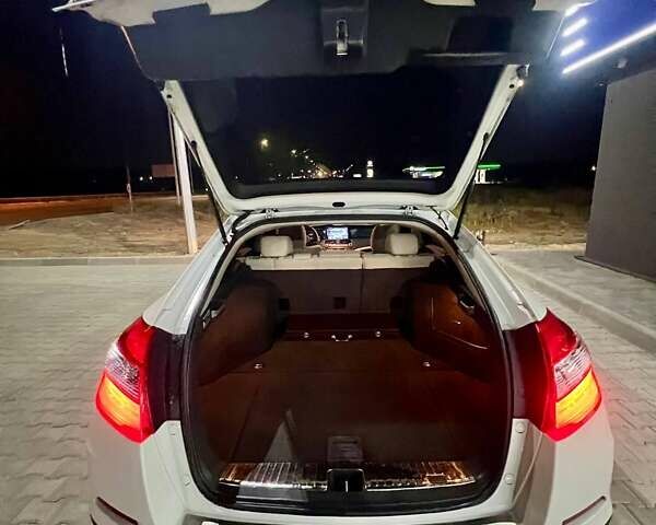 Білий Хонда Кросстур, об'ємом двигуна 2.4 л та пробігом 147 тис. км за 14000 $, фото 6 на Automoto.ua