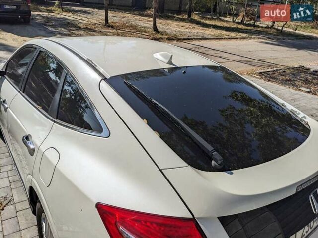 Белый Хонда Кросстур, объемом двигателя 2.36 л и пробегом 214 тыс. км за 11999 $, фото 6 на Automoto.ua