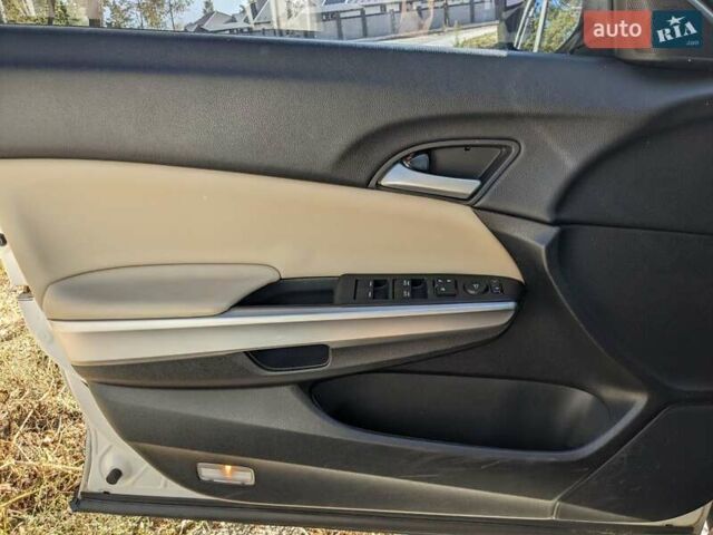 Белый Хонда Кросстур, объемом двигателя 2.36 л и пробегом 214 тыс. км за 11999 $, фото 11 на Automoto.ua