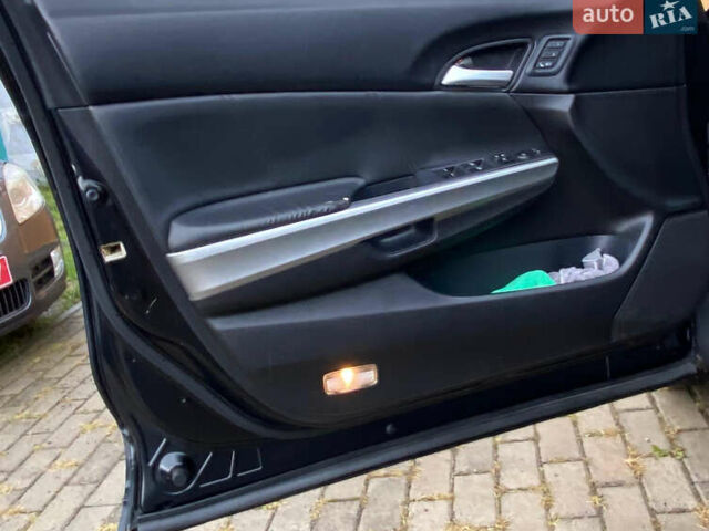 Чорний Хонда Кросстур, об'ємом двигуна 3 л та пробігом 146 тис. км за 11800 $, фото 22 на Automoto.ua