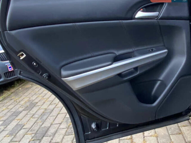 Чорний Хонда Кросстур, об'ємом двигуна 3 л та пробігом 146 тис. км за 11800 $, фото 21 на Automoto.ua