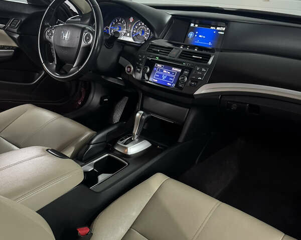 Красный Хонда Кросстур, объемом двигателя 3.5 л и пробегом 130 тыс. км за 14800 $, фото 17 на Automoto.ua