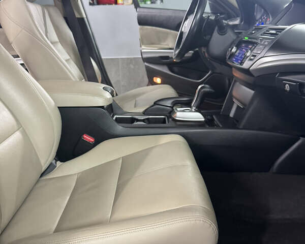 Красный Хонда Кросстур, объемом двигателя 3.5 л и пробегом 130 тыс. км за 14800 $, фото 25 на Automoto.ua