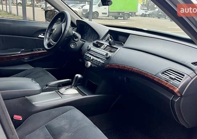 Серый Хонда Кросстур, объемом двигателя 2.35 л и пробегом 252 тыс. км за 11000 $, фото 17 на Automoto.ua