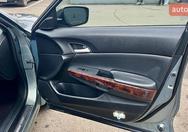 Серый Хонда Кросстур, объемом двигателя 2.35 л и пробегом 252 тыс. км за 11000 $, фото 19 на Automoto.ua