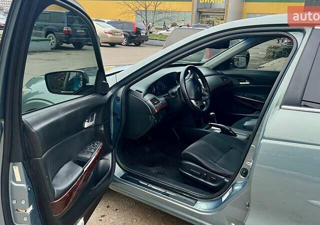 Серый Хонда Кросстур, объемом двигателя 2.35 л и пробегом 252 тыс. км за 11000 $, фото 13 на Automoto.ua