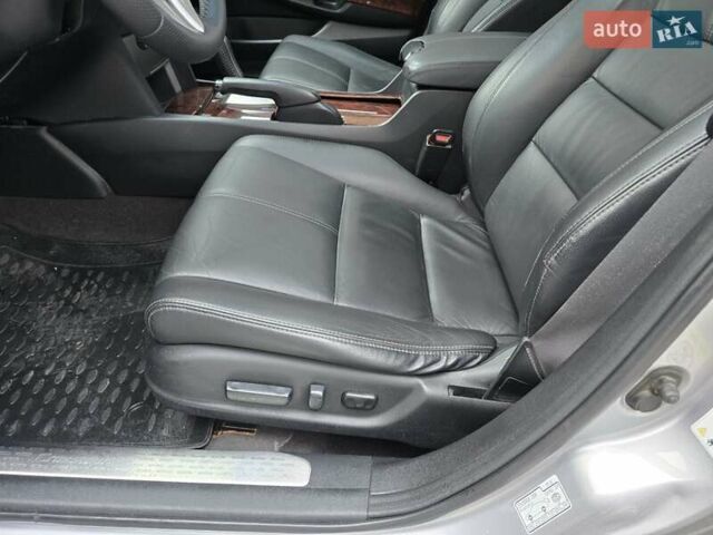Серый Хонда Кросстур, объемом двигателя 3.47 л и пробегом 270 тыс. км за 11450 $, фото 16 на Automoto.ua