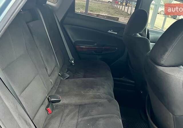 Серый Хонда Кросстур, объемом двигателя 2.35 л и пробегом 252 тыс. км за 11000 $, фото 16 на Automoto.ua